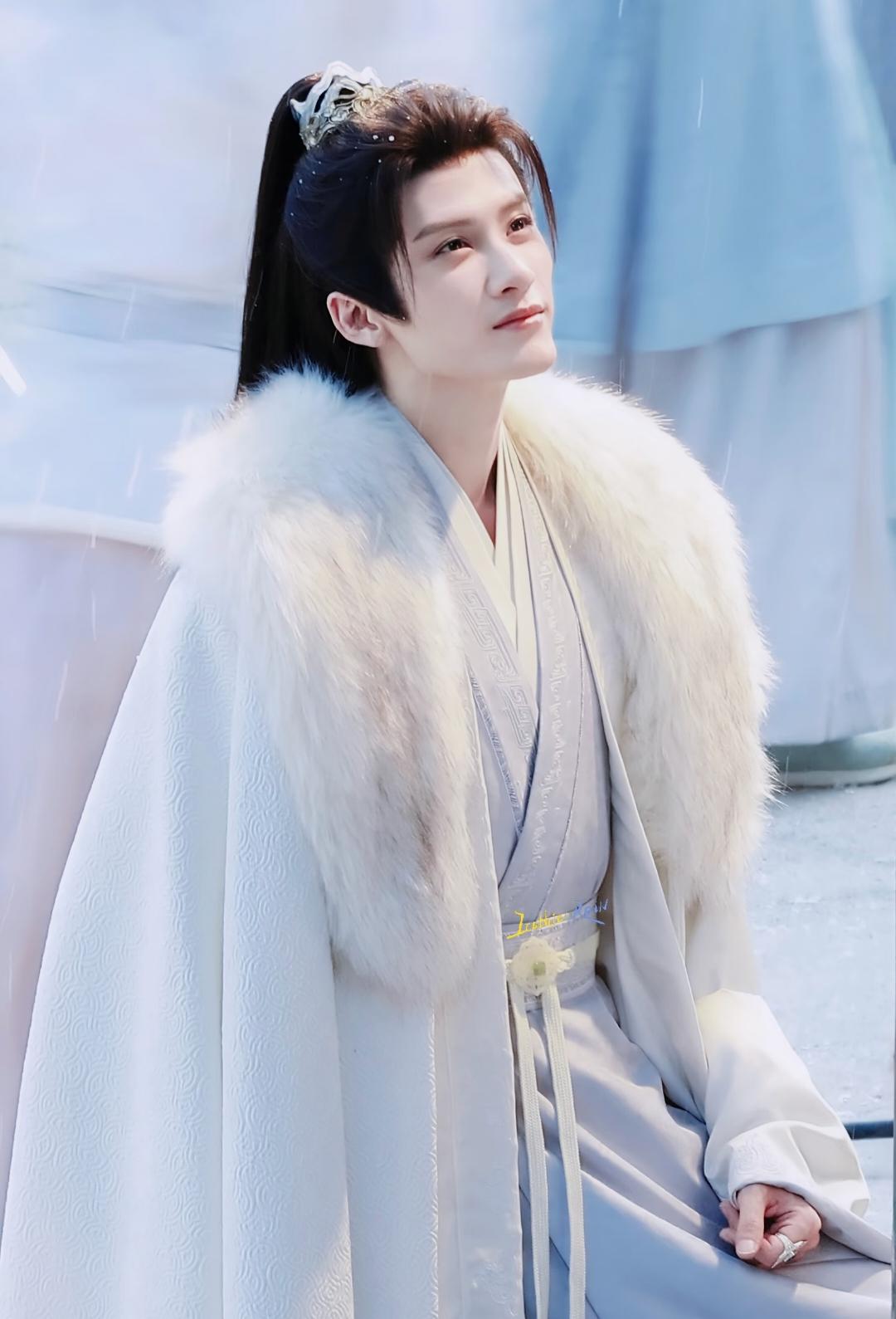 完全被​檀健次、卢昱晓《何不同舟渡》雪中公主抱转圈的名场面刷屏了，这个比公主抱还