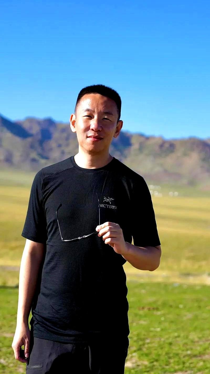 孩子出不出色，和父亲的性格有很大关系。
有的爸爸脾气急，遇事就吼孩子，孩子慢慢变