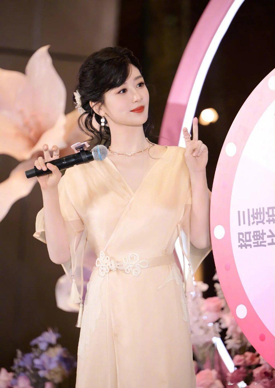 早上好呀！美美的小猴紫开启一天的美好