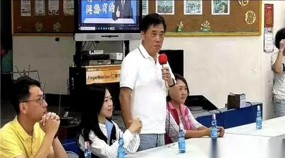 急到掀桌的“代言人”，早露了提线木偶的底

谁能想到，前阵子还被捧得稳稳的那位，