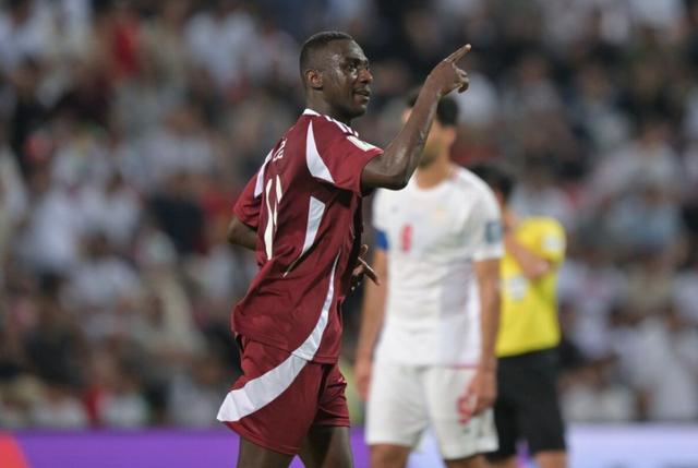 这亚洲冠军卡塔尔被踢了个1-4，简直太狼狈了！而咱们国足输给巴林，基本上就意味着