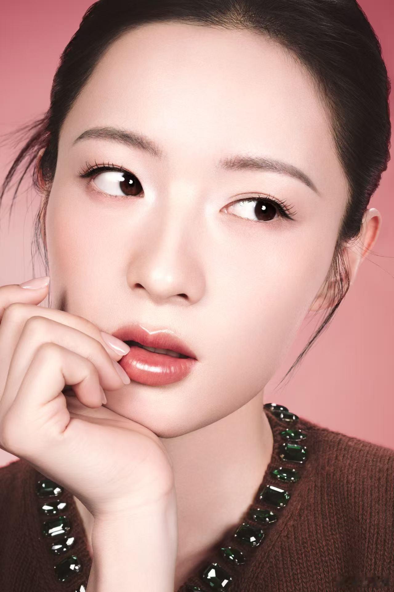 Prada 都押注了，还有人没发现李嘉鑫这个宝藏演员吗？恭喜演员李嘉鑫解锁 Pr