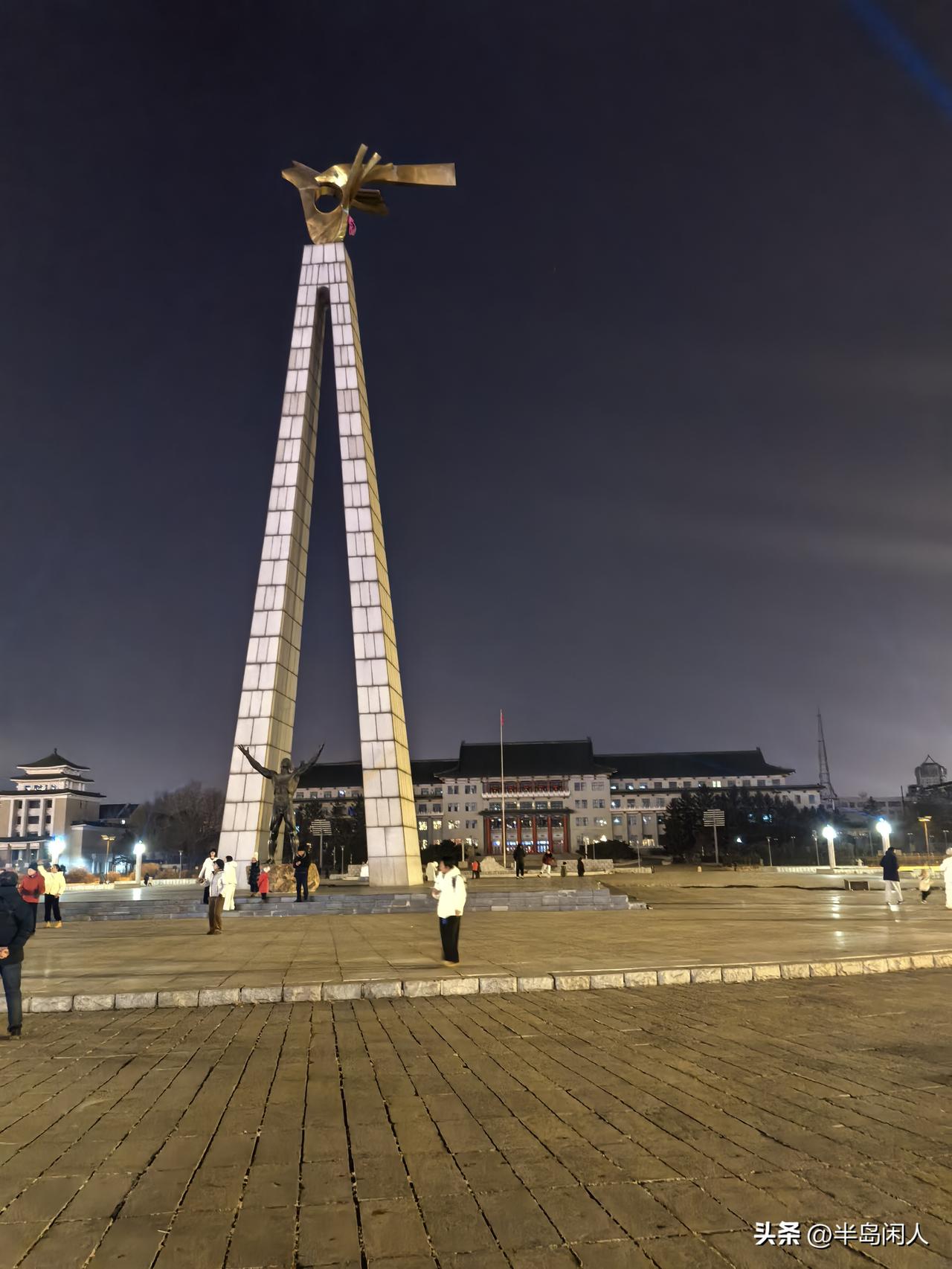 长春的文化广场
还不如30年前
最起码那时候
还是新的
长春老城区的基础设施
真