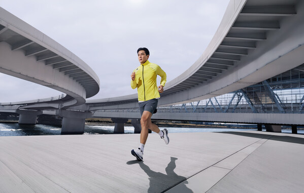 迪桑特推出全新DYNAMIC FLUID 4.0流体鞋及「迪桑特破风」跑步夹克 以专业跑步装备助力城