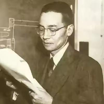 1953年，吴晗执意要拆除北京古建筑，梁思成苦苦劝阻无果，情急之下竟瘫坐在地嚎啕