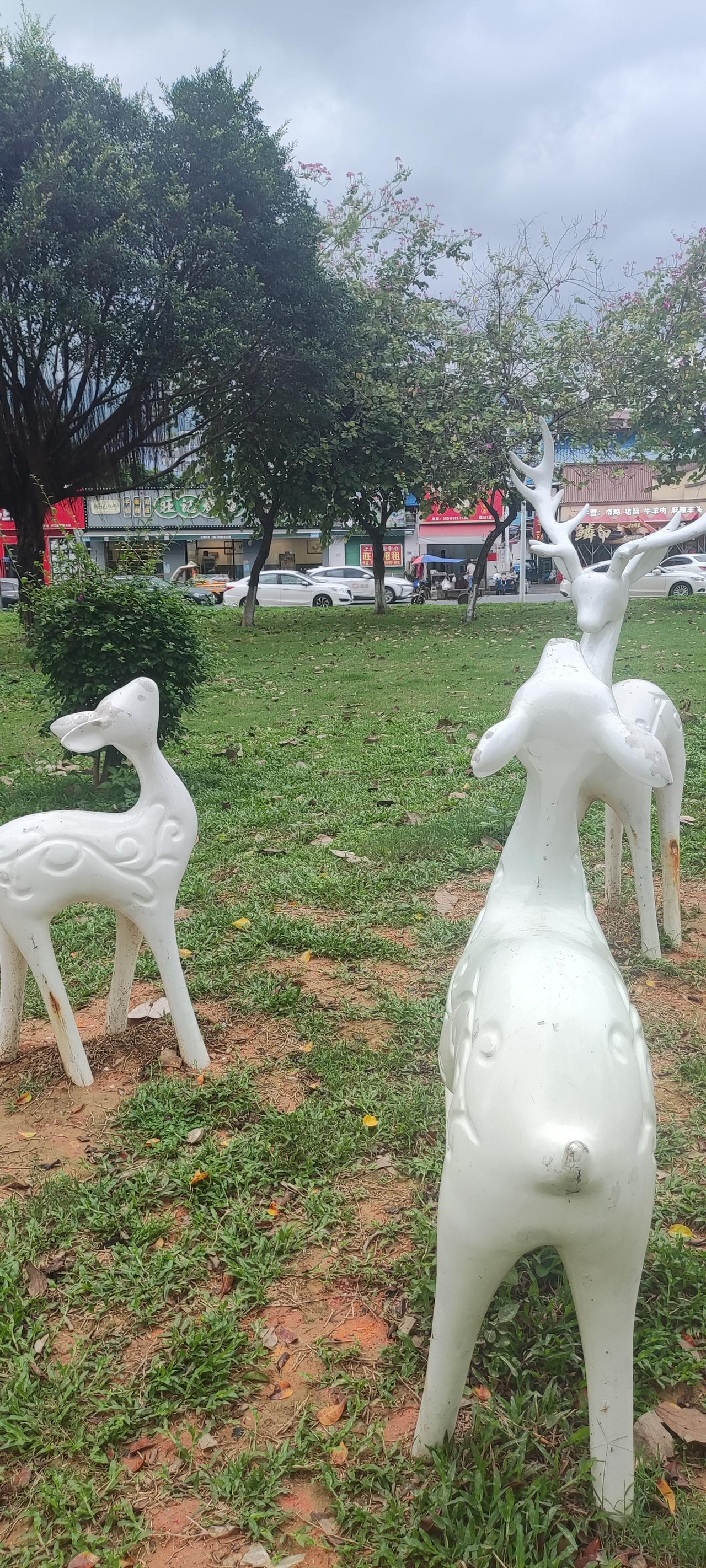 人与人之间的付出应是双向的，父母与子女也不例外。
双向付出，才懂得感恩，父母“手