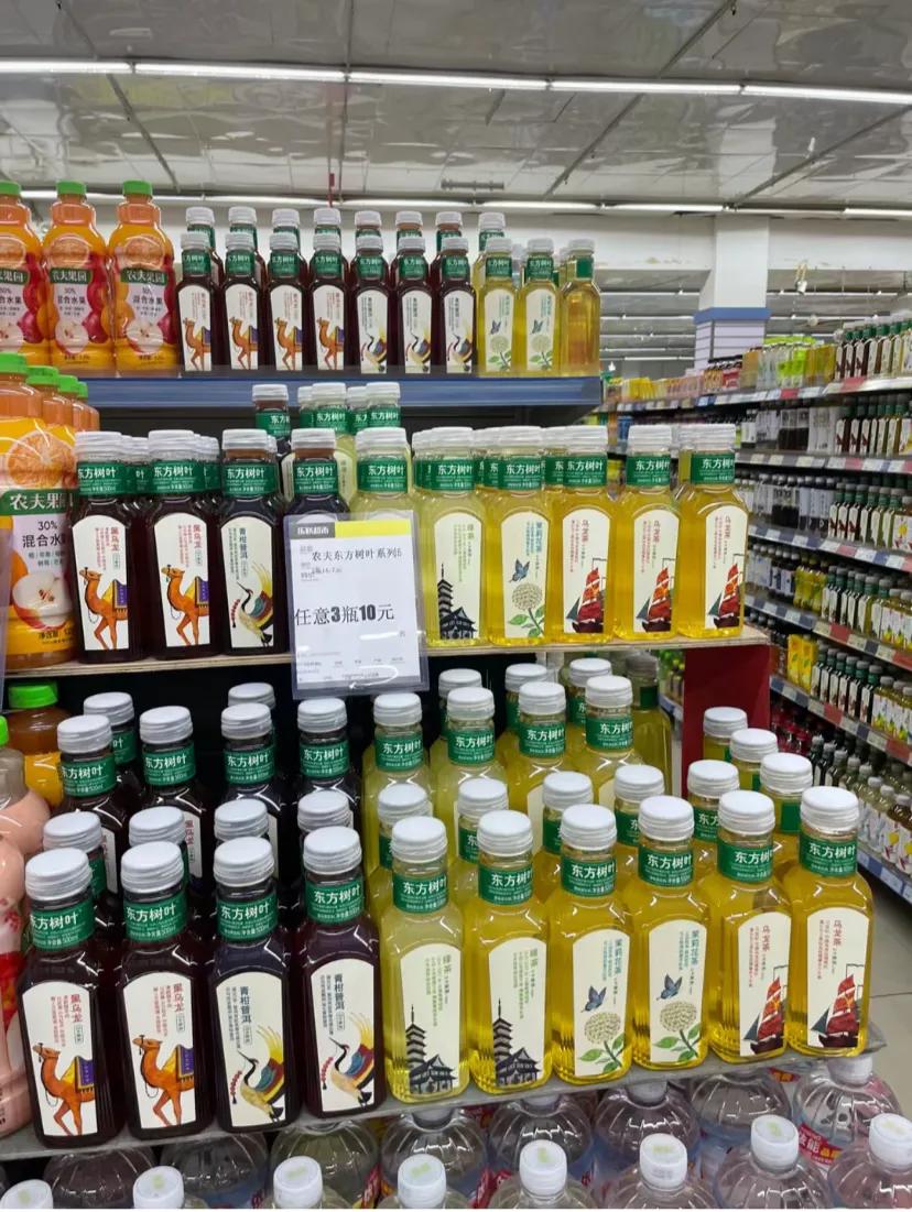 东方树叶混不下去了嘛
看其他网友说东方树叶这两年配料表都改了飘了现在到处都是3瓶