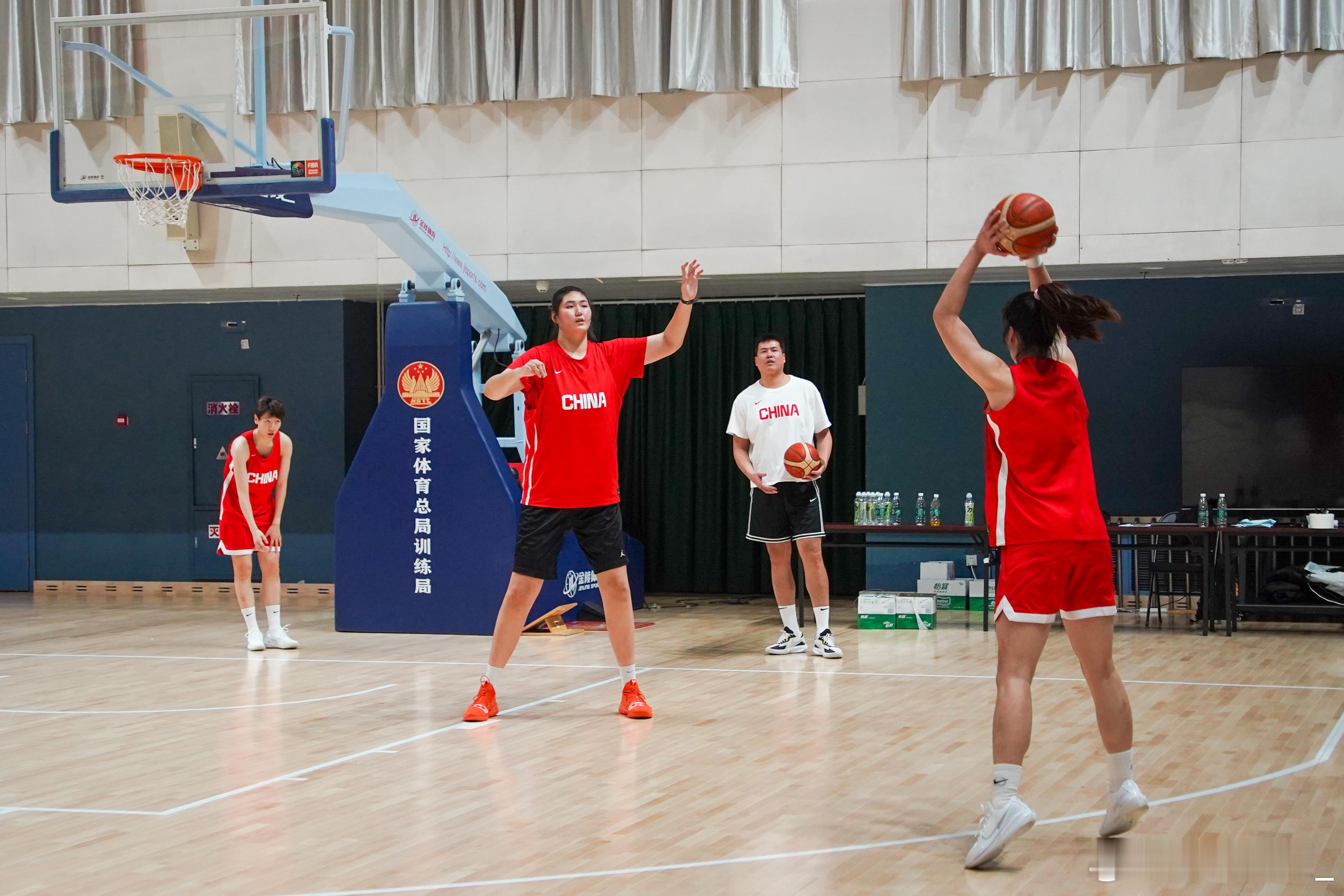 【张子宇暂不参加国家队集训 本周末上演联赛首秀】综合多方消息，参加了本月中国女篮