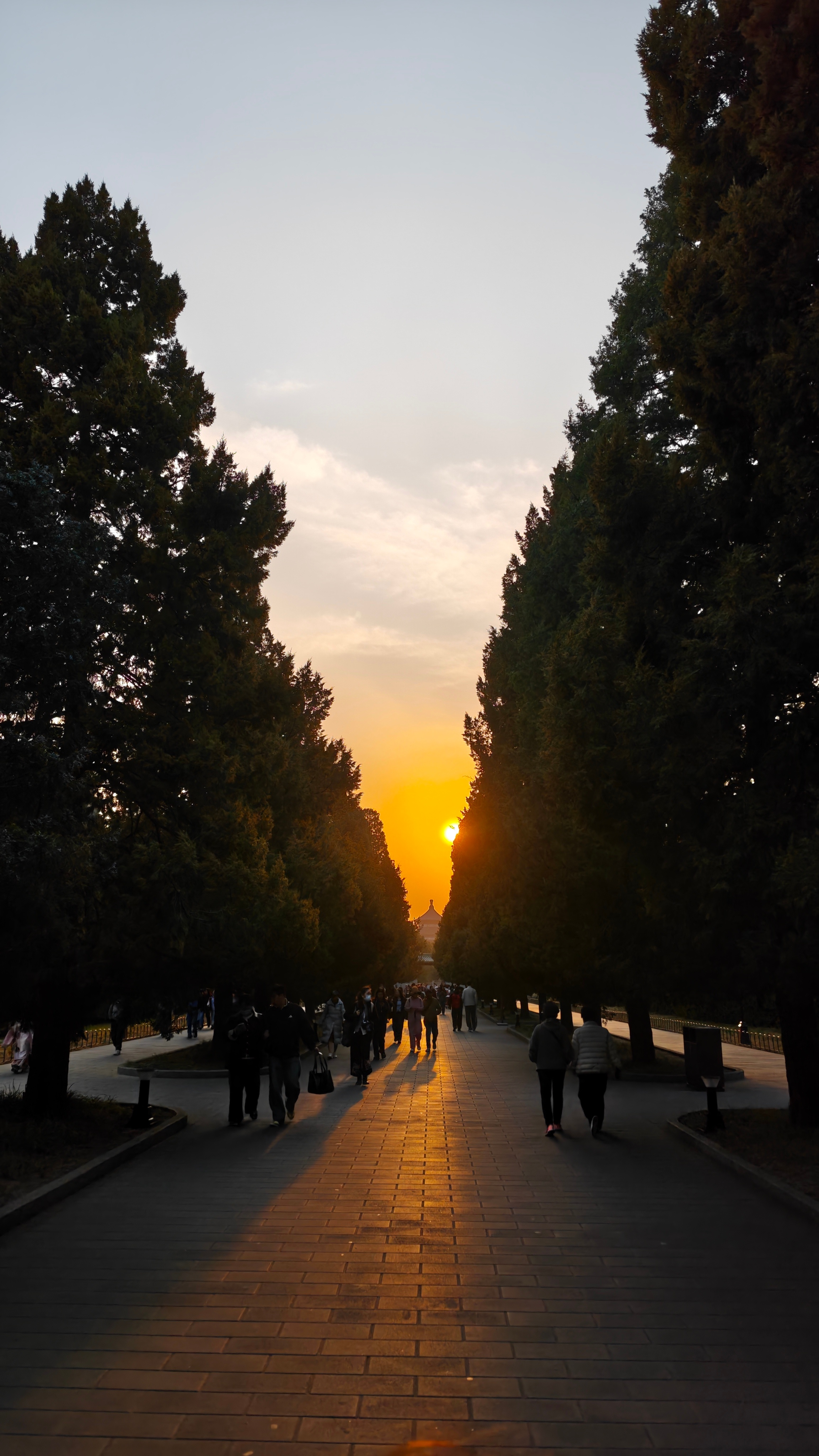 还好天天满大街溜达跑步锻炼了脚力，北京的景点统统需要脚骨力
