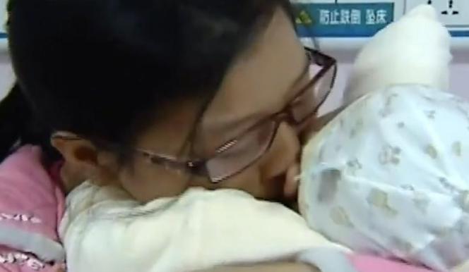 十万块买个儿子？湖南这对男女的“交易”震惊了所有人，但更令人瞠目结舌的是，孩子出