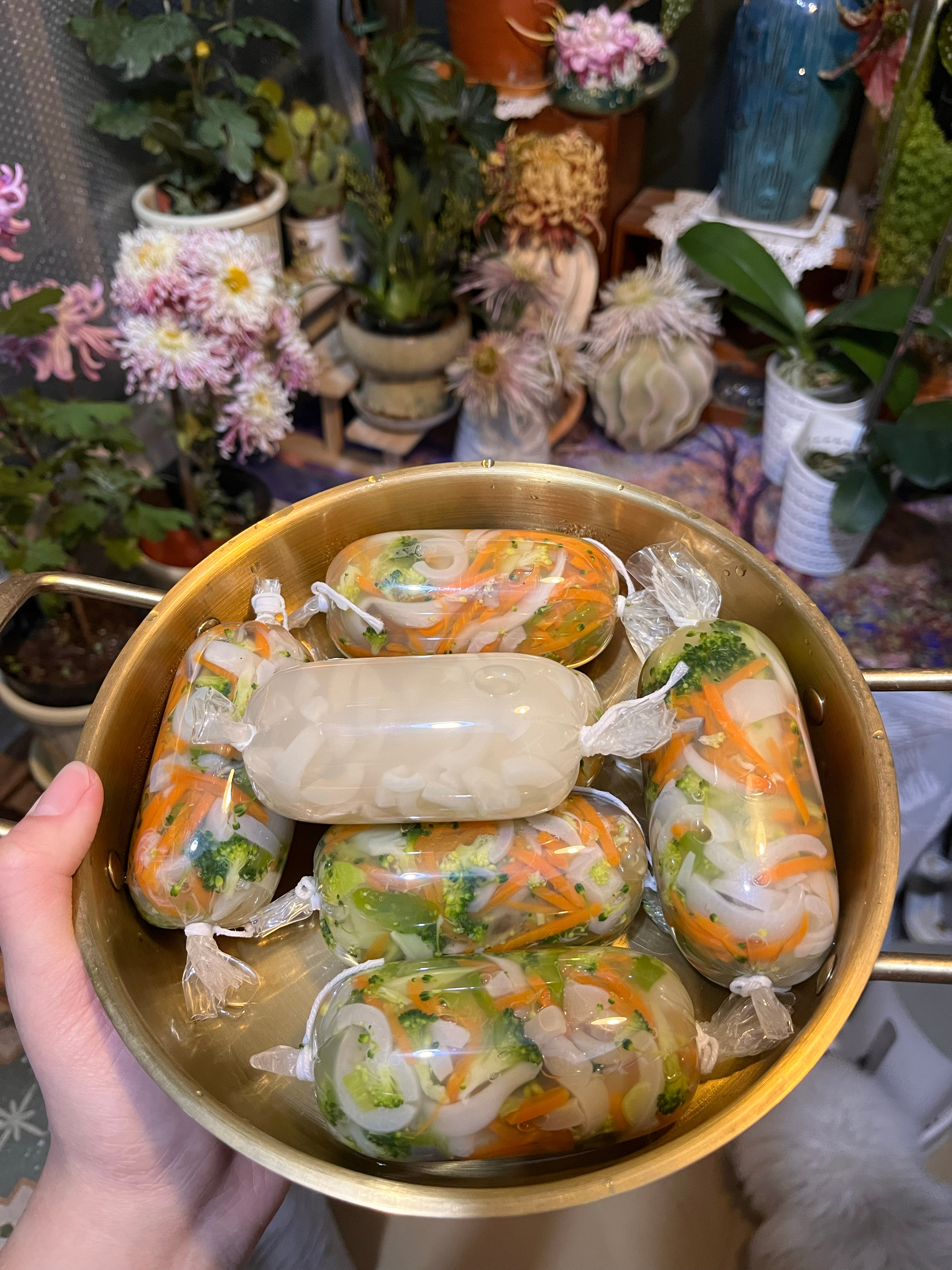 心血来潮想吃皮冻于是八点忙到现在 刚出厨房😮💨 