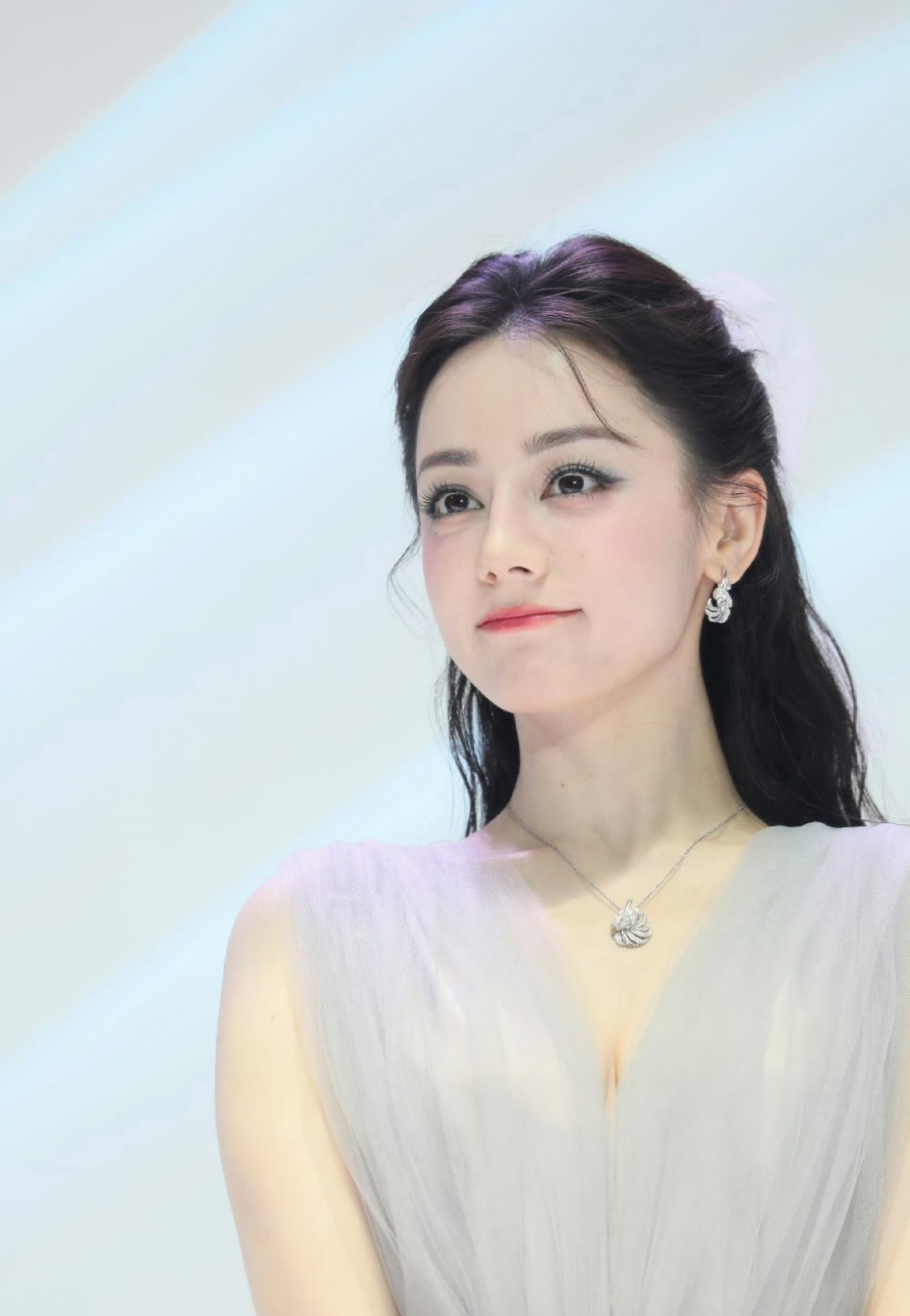 迪丽热巴仙女级别看得出她是公主，她不需要冠冕[打call][打call]真的很漂