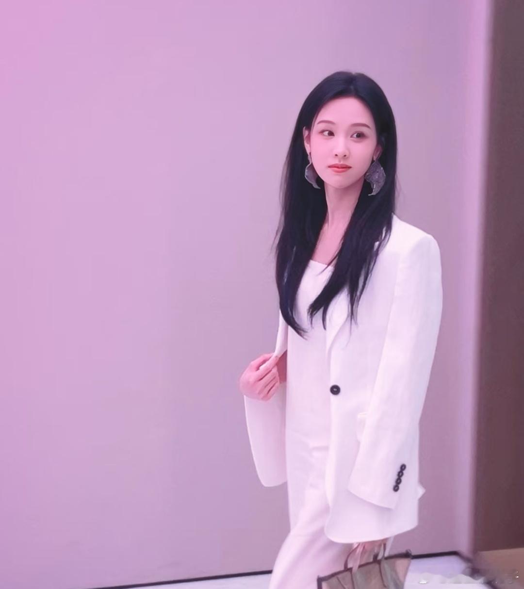 陈都灵好小好精致的脸啊[舔屏][舔屏] ​​​