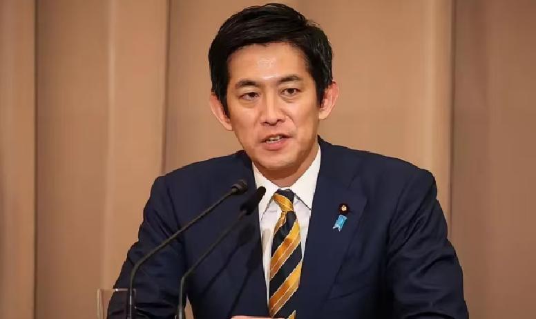 就在刚刚。
 
日本自民党政调会长小林鹰之突然宣布了，要中方就赴日旅游警告给出解