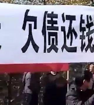 耄耋之年背负千万巨债，十年摆摊能否守住“诚信”底线？

96岁的陈金英奶奶近日淡