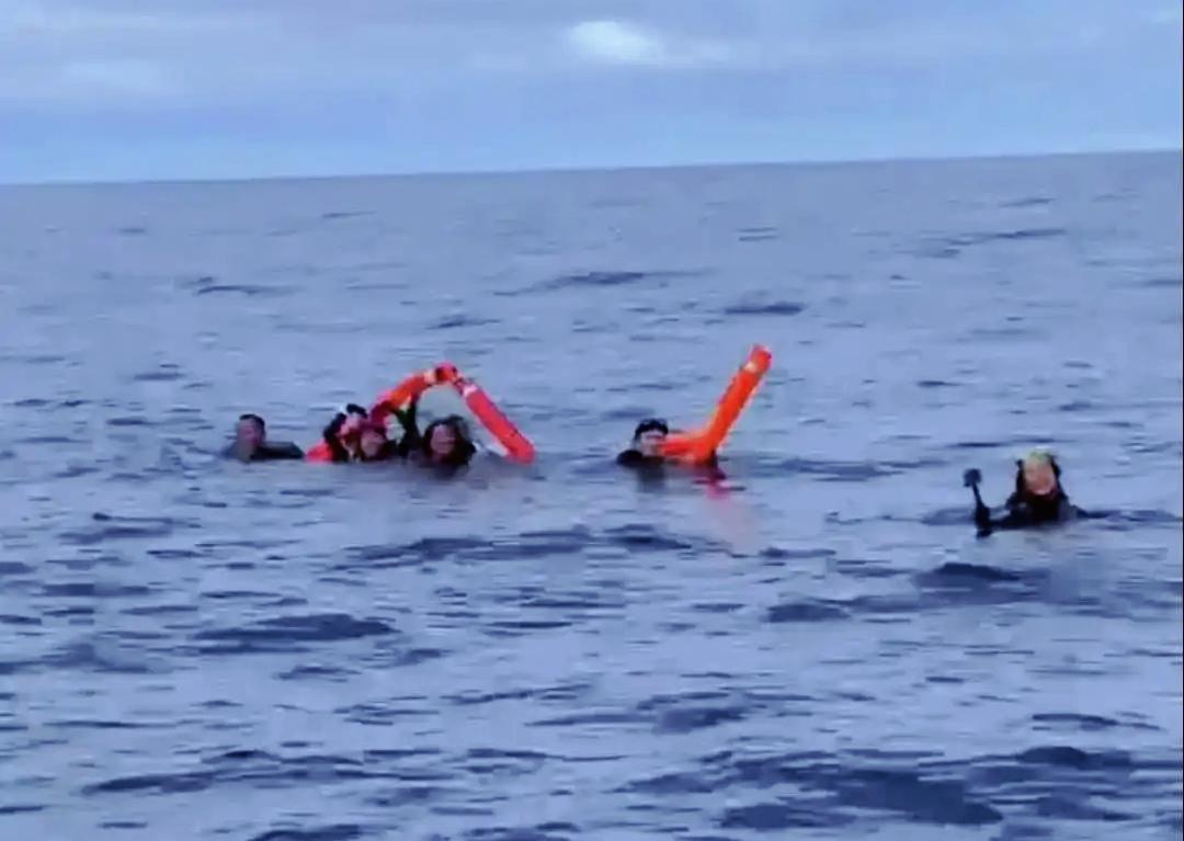 九名中国人在帕劳潜水失联，海上抱团漂流27小时漂了50公里奇迹生还！鲨鱼环伺、烈