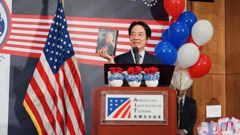 联合早报今天报道：“赖清德出席美国在台协会（AIT）举办的美国独立纪念日晚会时，