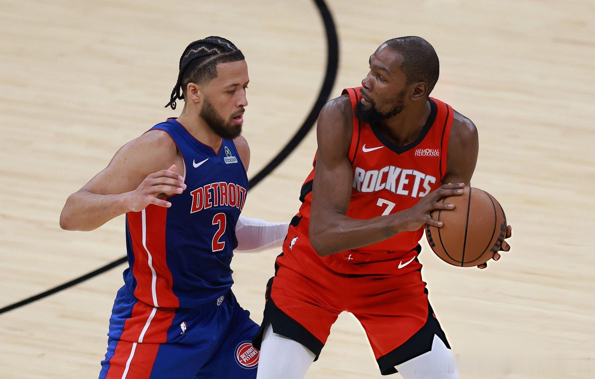 今天的杜兰特：37分3篮板1助攻3抢断投篮18中9，三分3中3如何评价KD今天的