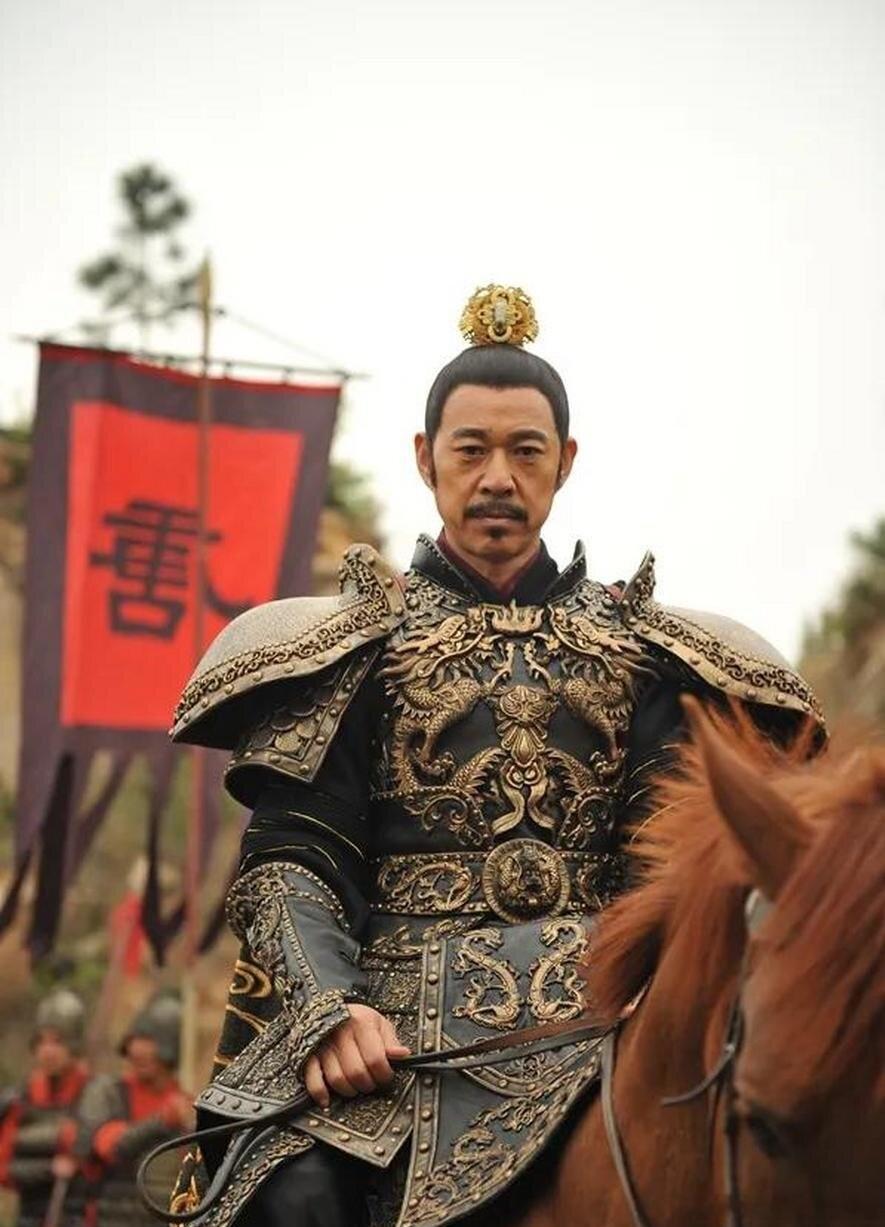 李世民病重弥留时，将战功卓著的李勣贬官至外地。他叮嘱太子李治，若李勣拒绝离京，立