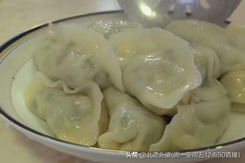 三伏天吃饺子，这馅咱别错过了，清爽鲜美又多汁，一点都不油腻
进入伏天，是一年中最