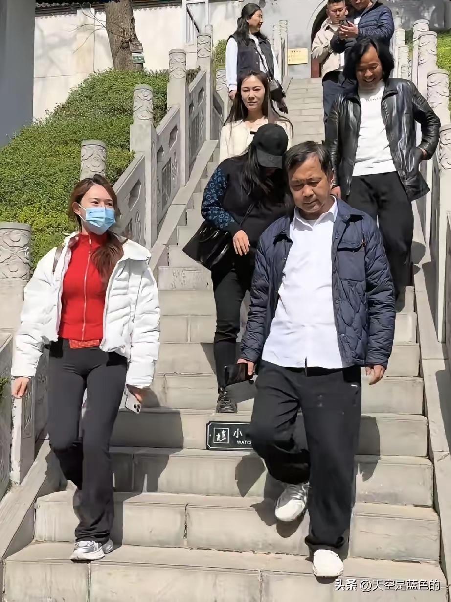 仔细听听铁拳盘人的细节，特别是盘高大宝的时候，言语间流露出鄙视之意！他说高大宝有