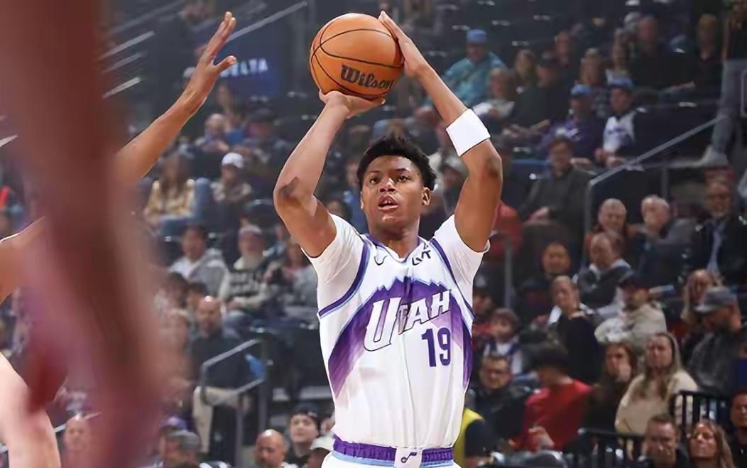 可以肯定，他是25届最出色的新秀之一！
作为选秀大年的前四顺位，弗拉格、克尼佩尔