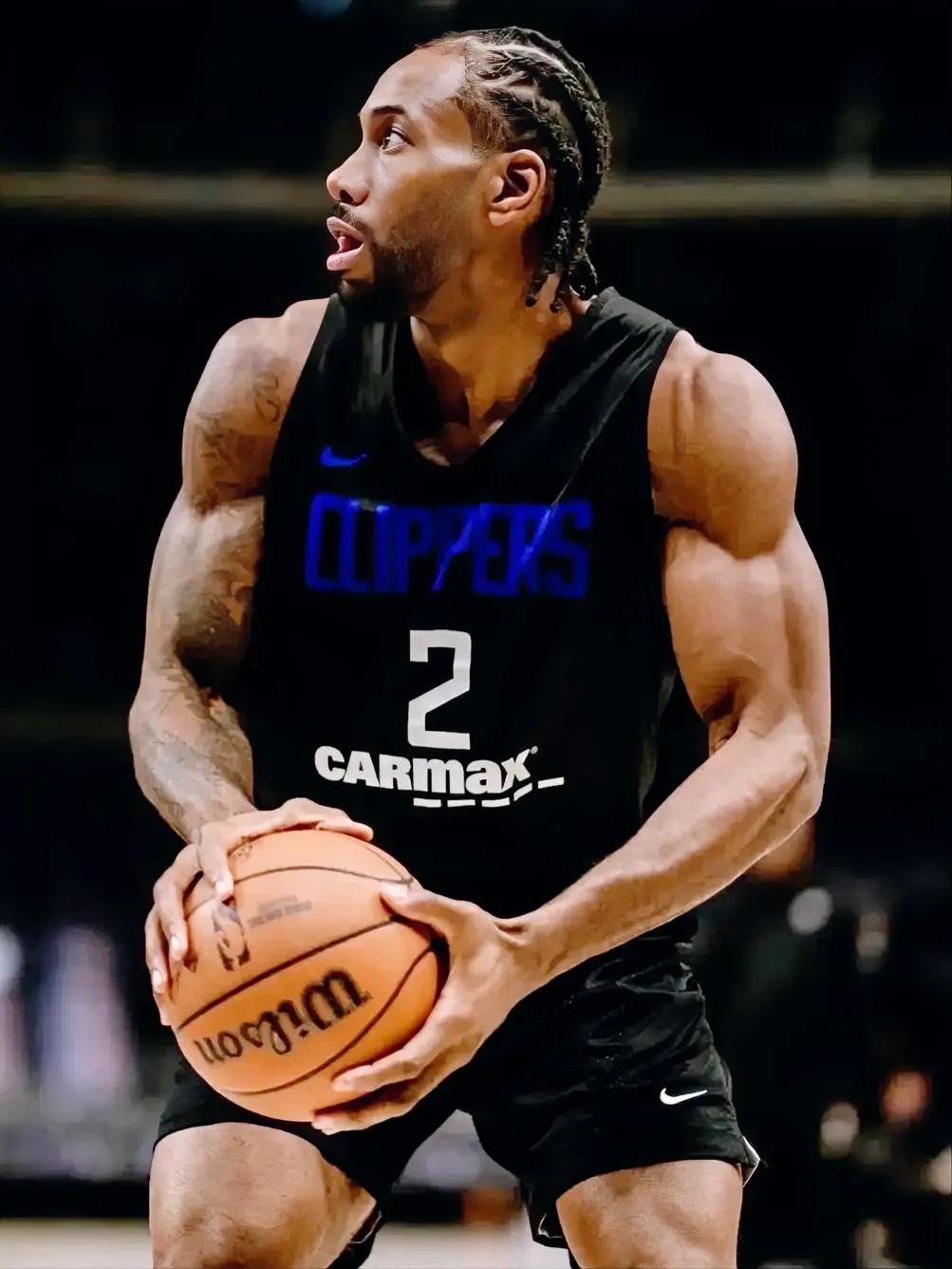 NBA历史上五大“人狠话不多”的球员：

1、科怀-莱昂纳德
社会卡子哥，人狠话