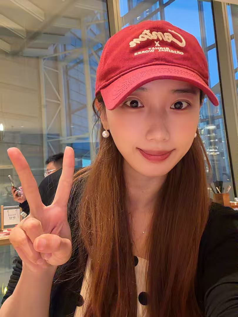 因本人在西藏吃苦，享福的事情就交给小李了，她替我去了明天智界V9的上市活动，希望