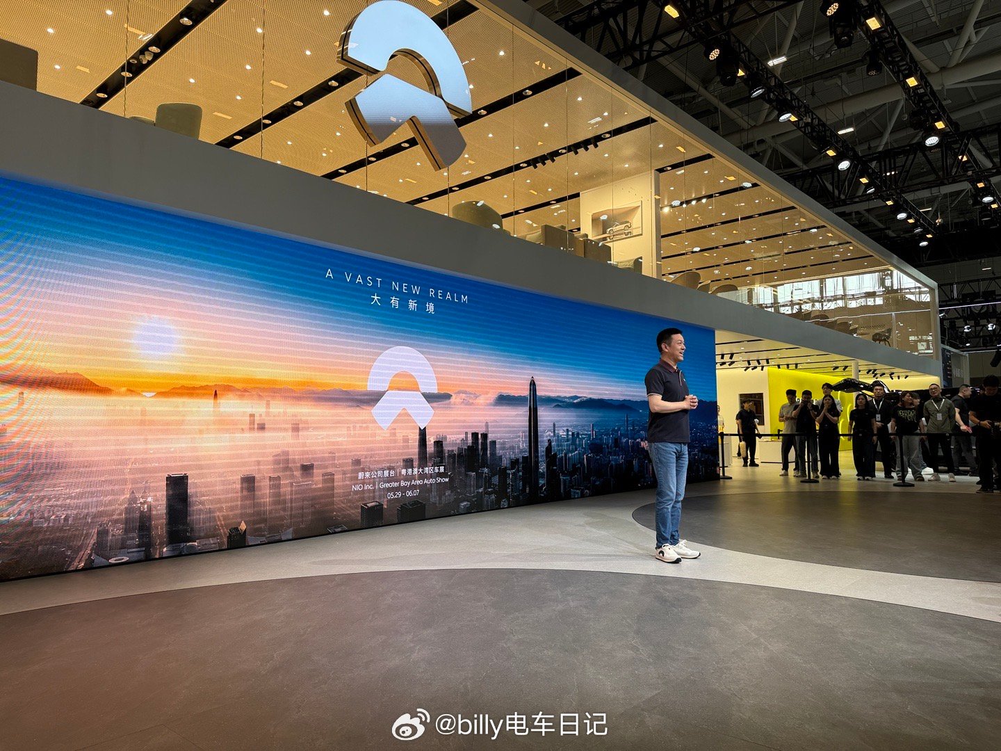 斌哥真辛苦啊，昨天还在北京见面，今天又在深圳见面了 