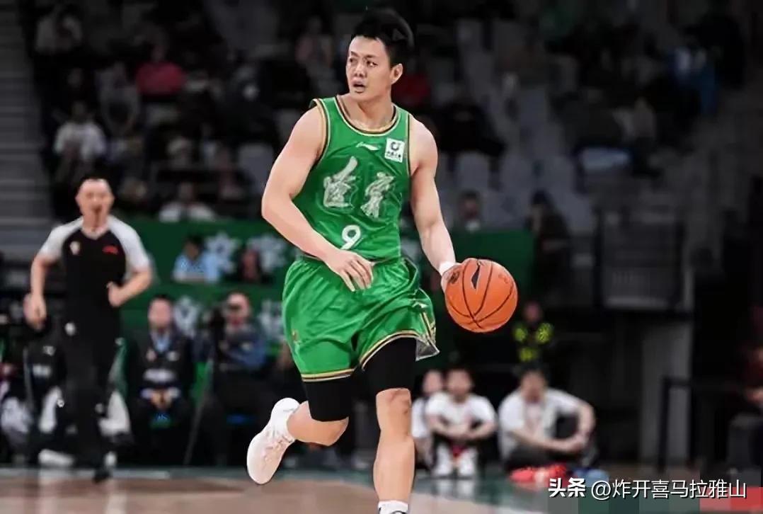 有很多辽宁球迷认为姜宇星不行，表现照比吉林队时期差多了。实际上不是他有多差，是球