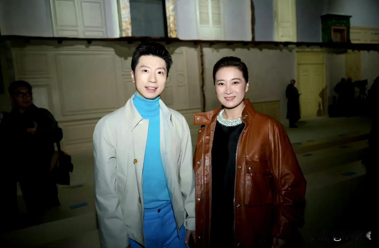 还得是马龙，再丑的衣服，他能够把控好！
马龙、贾玲现身米兰时装周，还同框合影！