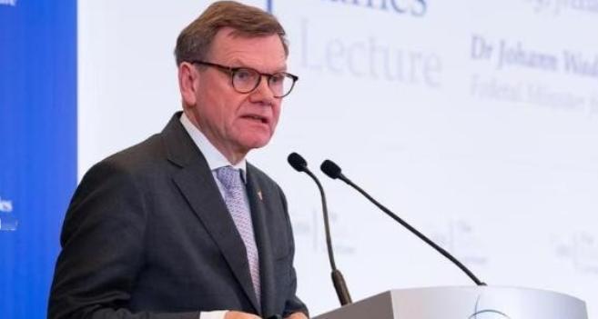 德国外长瓦德富尔在新加坡的发言，简直直白得不留一点余地，他表示德国坚定站美国一边