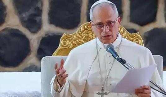 这下尴尬了，特朗普和天主教教皇利奥十四世公开“对线”，眼看11月中期选举临近，这