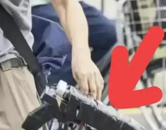 2022年7月8日，山上彻也用自制土枪在奈良成功刺杀了安倍晋三，在被捕后，这支枪