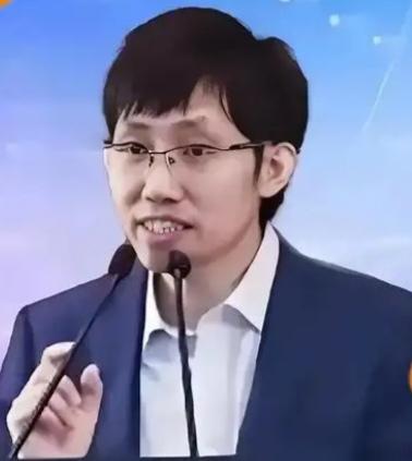 DeepSeek梁文锋一年财富增3850%、至395亿美元登顶全球亿万富豪“增速