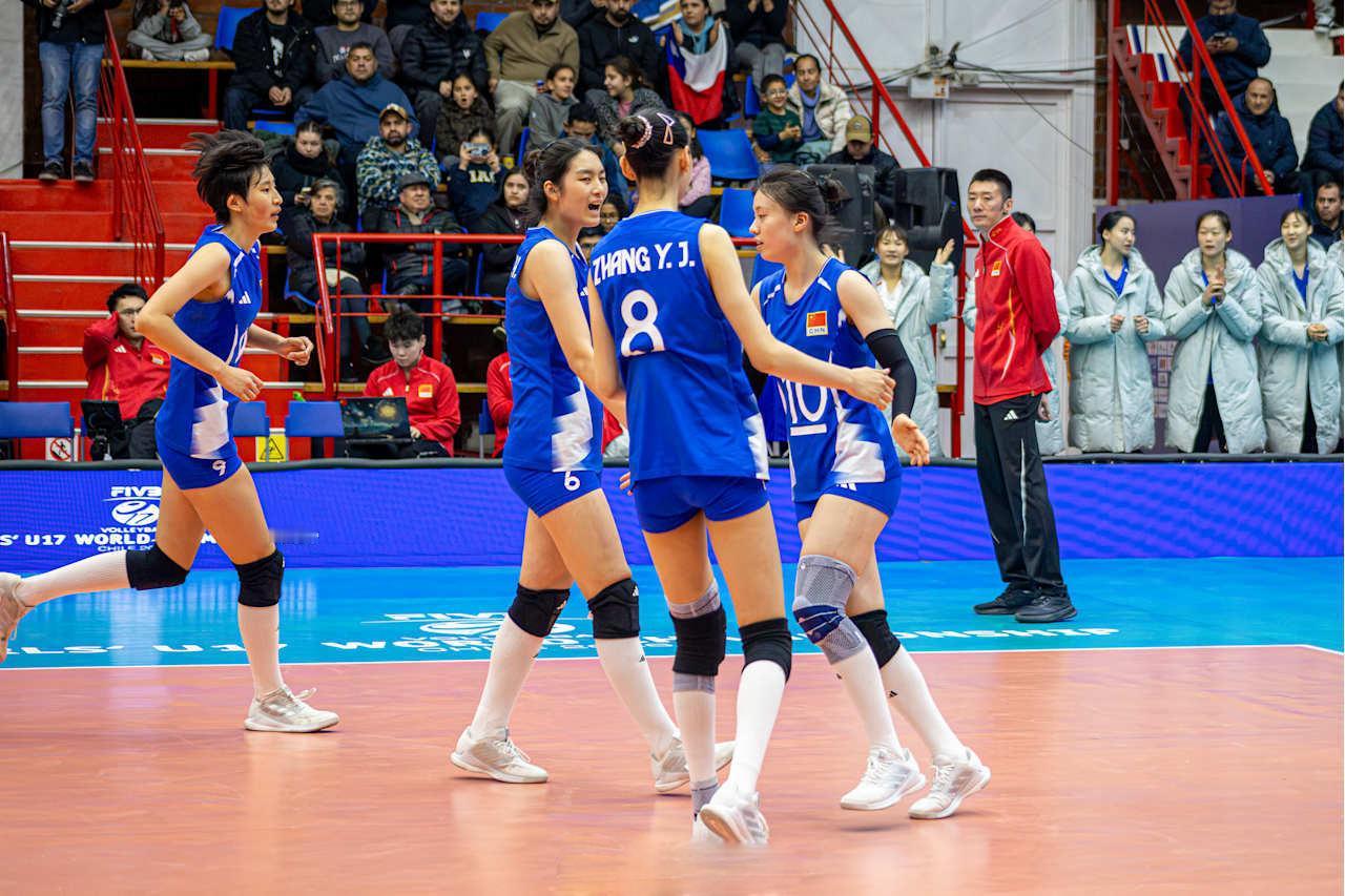 3-0横扫开门红！U17女排世锦赛中国队25-18、25-21、25-13零封菲