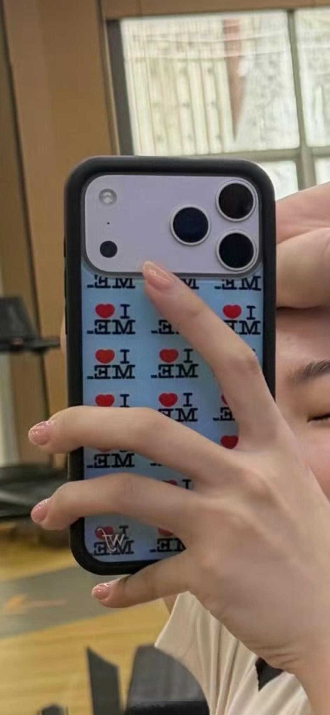 富人新标识：iPhone戴wf手机壳！ ​​​