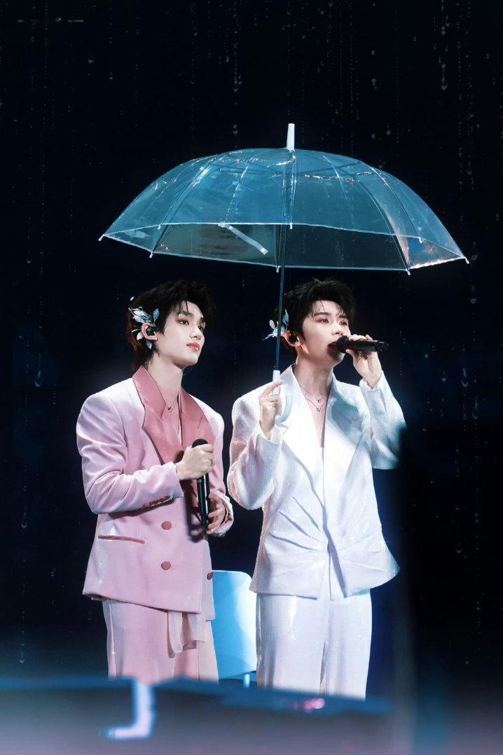 马嘉祺丁程鑫雨爱妈呀！幸福的要哭了！