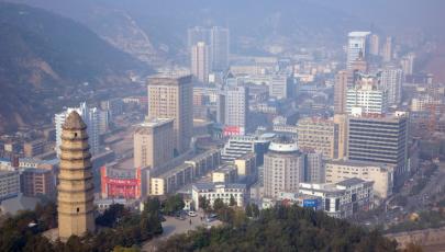 延安职业技术学院，位于延安枣园革命旧址西侧。它是陕西省“双高计划”建设单位、陕西
