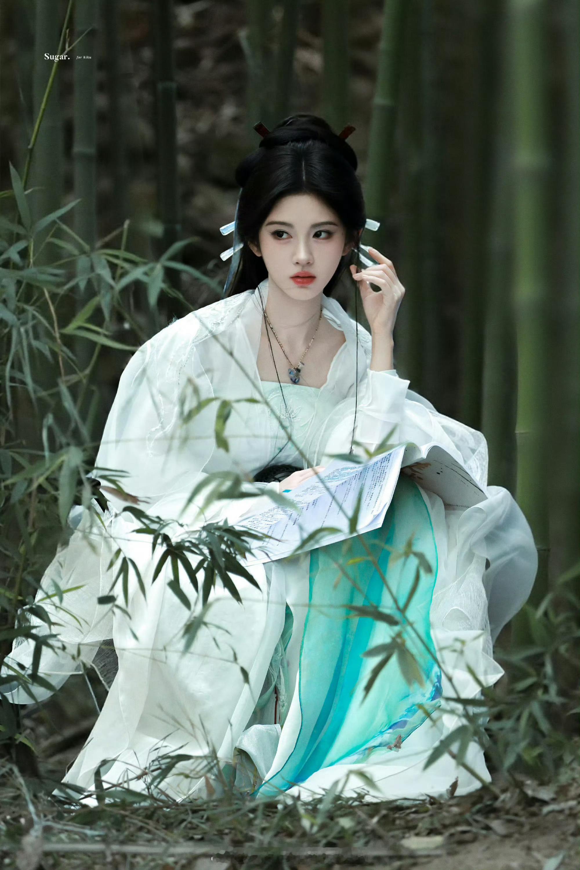鞠婧祎《来战》今日路透，从儿童风进入到仙气飘飘阶段，好美[送花花] ​​​