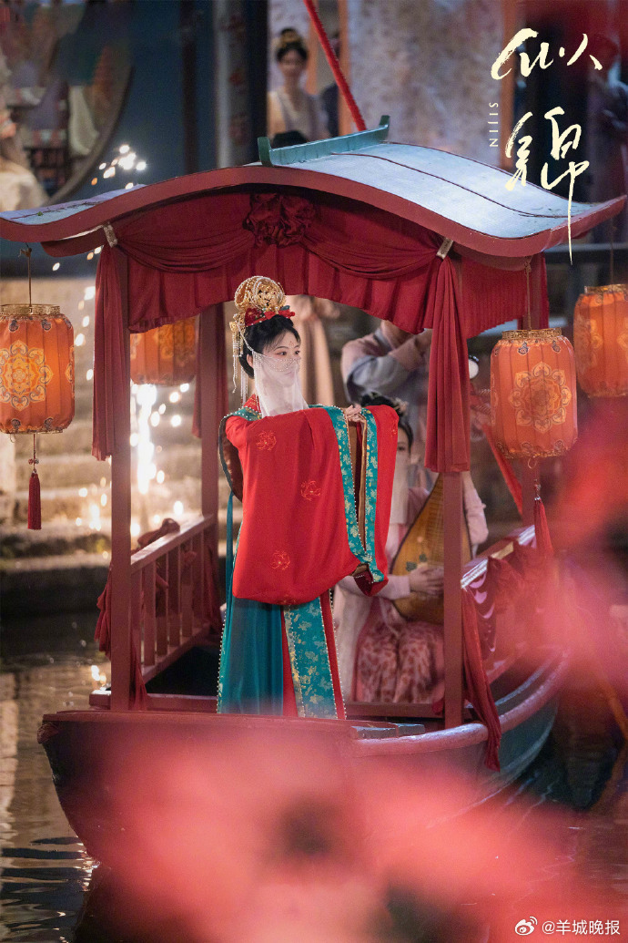 【你被哪部剧的中式婚礼美学硬控了？】是那身凤冠霞帔、十里红妆的极致浪漫？还是那场