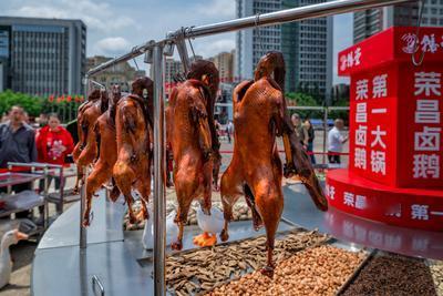 荣昌“卤鹅哥”走出国门首站选蒙古，这事儿太牛了！荣昌卤鹅那可是重庆美食界的明星，