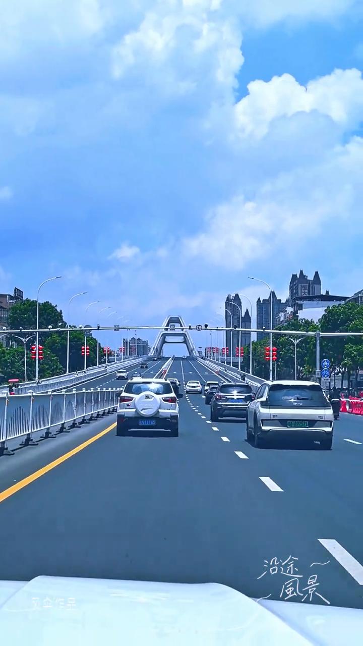 钦州永福大桥沿途风景。
钦州永福大桥。