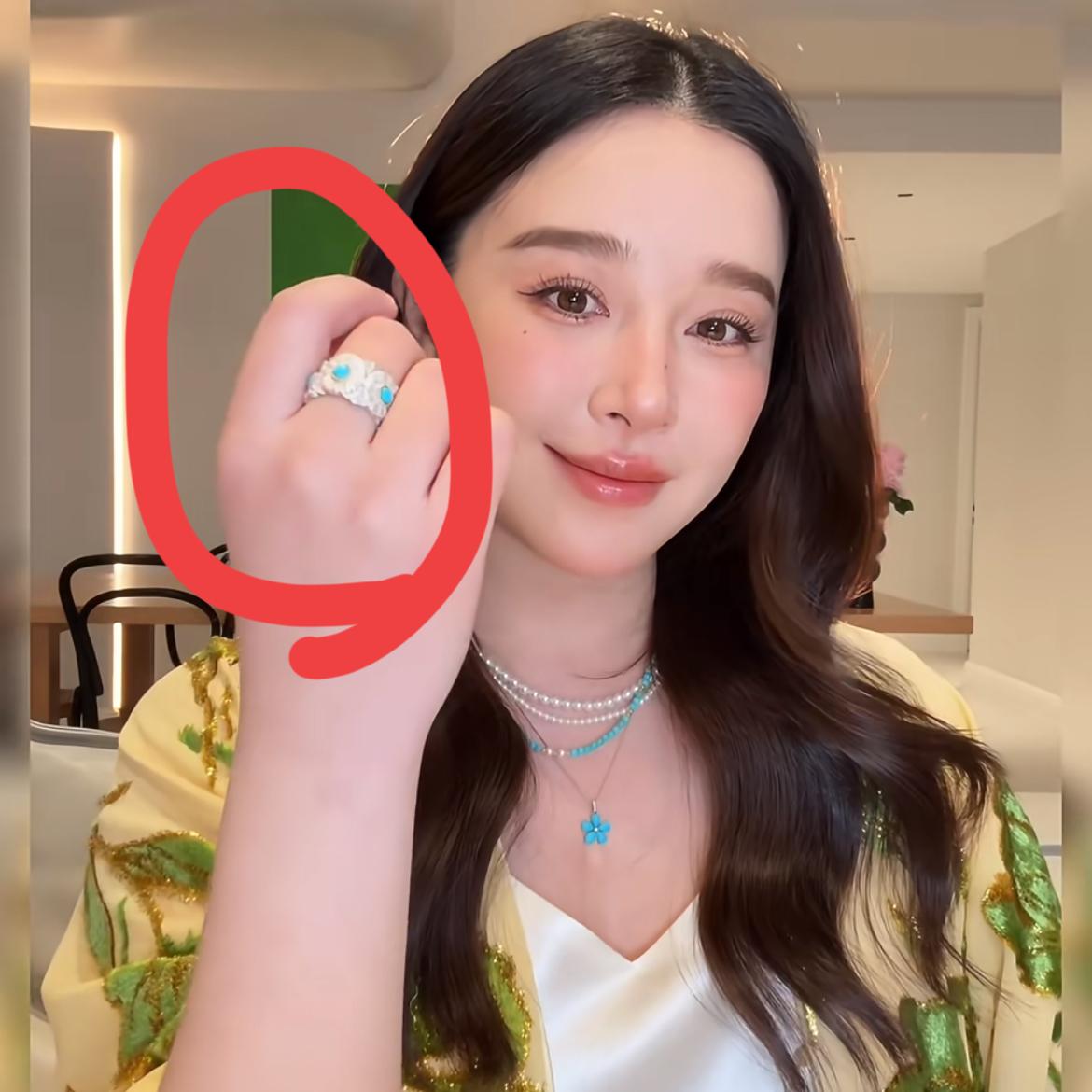 大家有没有觉得

阚清子现在越来越离谱了

她离开纪凌尘，选择现在老公绝对是她这