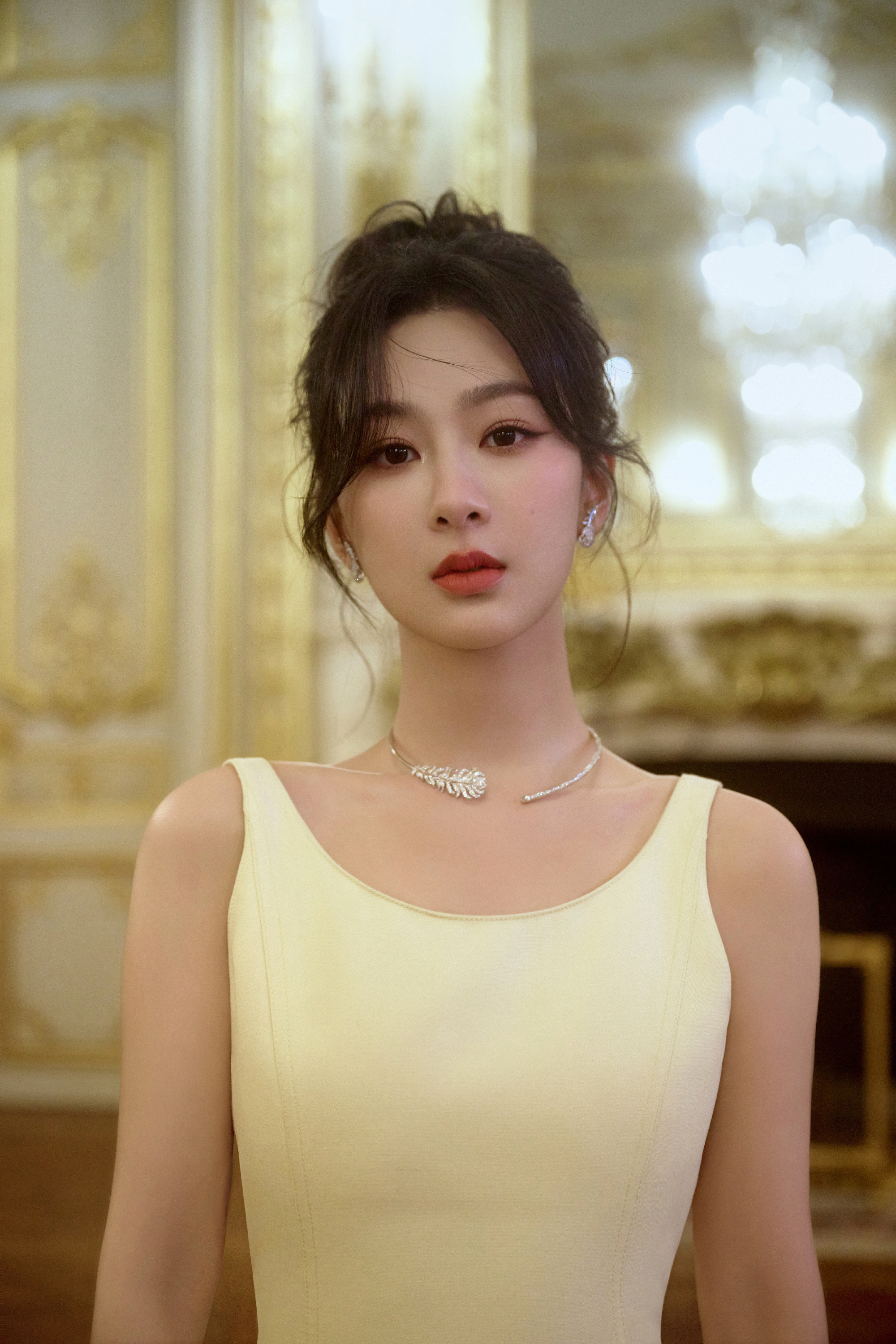  [抱一抱]#杨紫黄瀛子# 我喜欢春天的花，夏天的树，秋天的黄昏，冬天的雪以及每