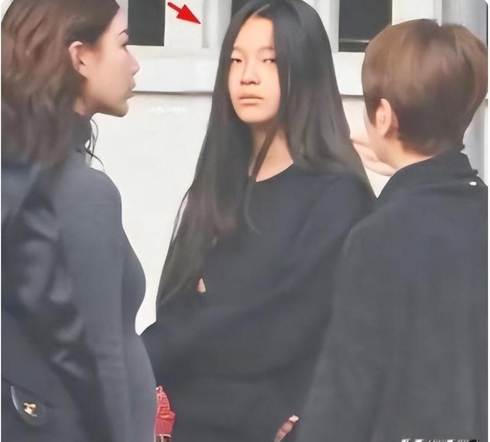 马筱梅怀孕4个月后，小玥儿在海外账号上拉黑了她的关注，只留了具俊晔的账号没删。
