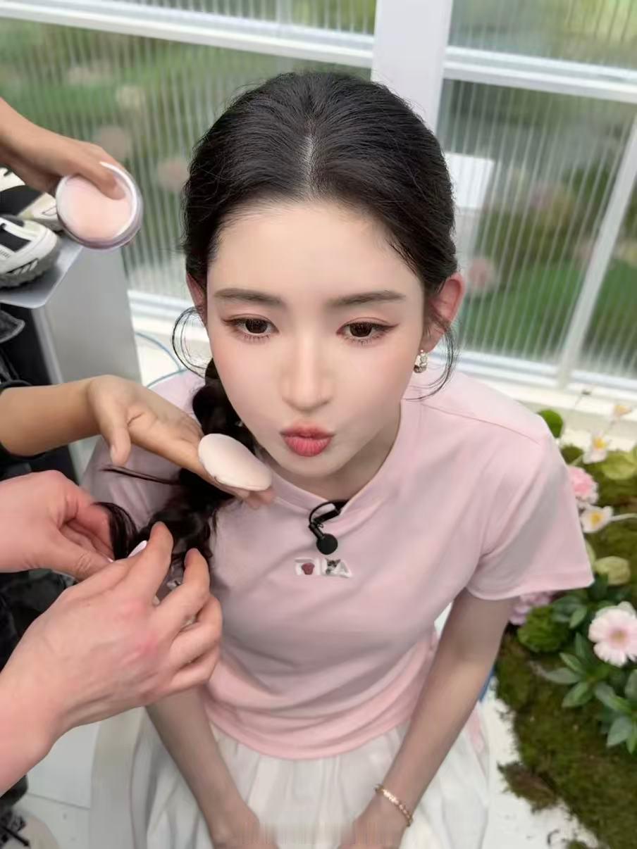 王玉雯抽象又细腻的内娱活人清冷长相搭配抽象灵魂，反差感直接拉满内娱就需要这样真实
