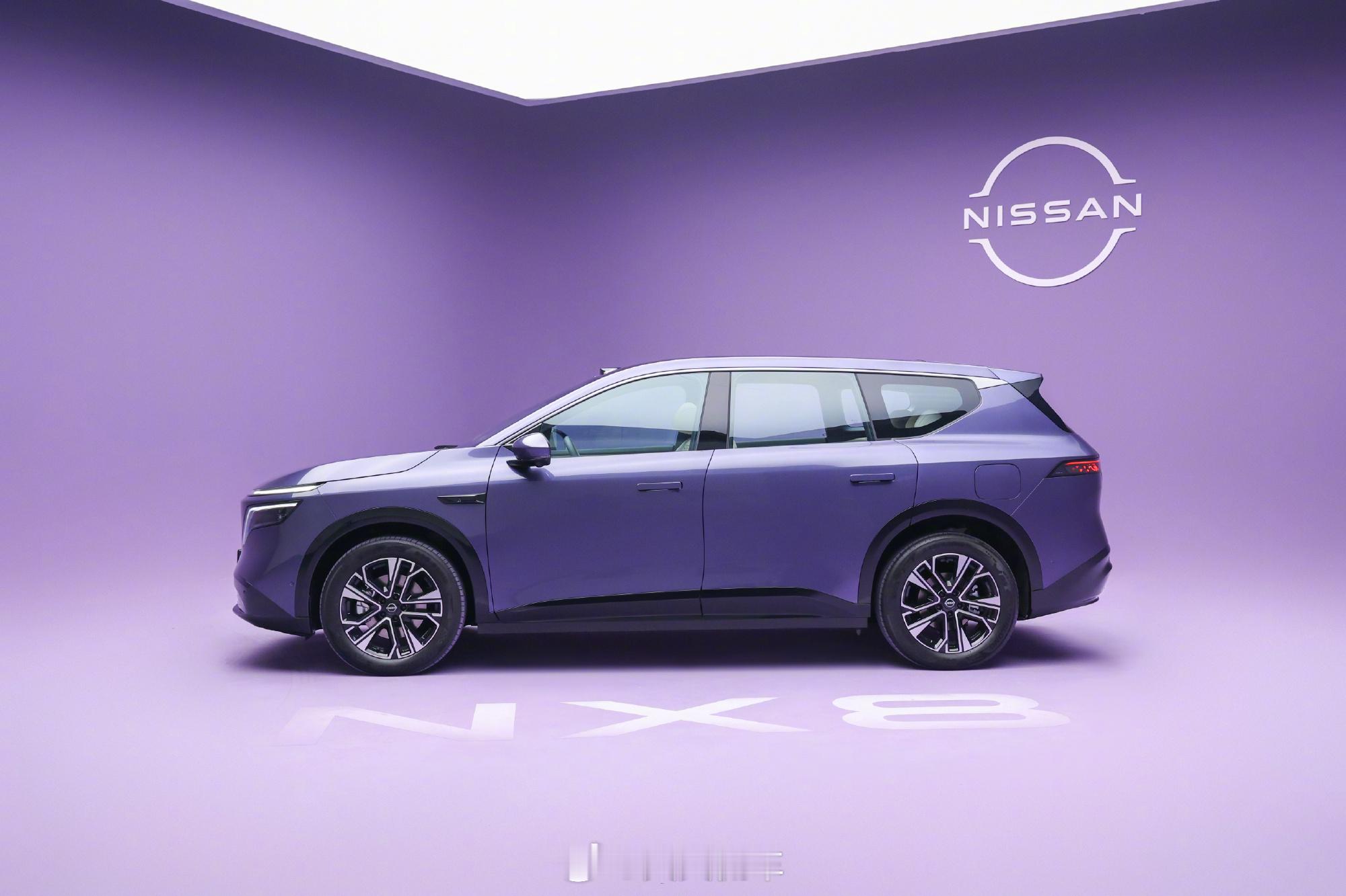 NX8告别老三样拥抱AI新五件家用SUV常见冰箱彩电大沙发，东风日产NX8在此基