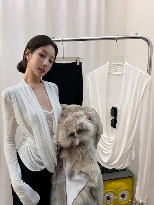 春夏穿搭~高级感荡领薄款微透上衣