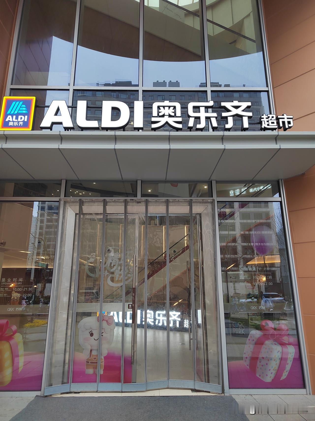 今日南京春雨绵绵，气温8～11℃，雨天湿冷依旧，需做好防寒保暖工作。
白天一直在